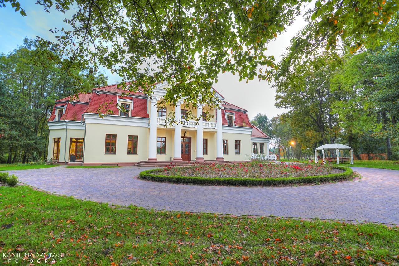 Отель Dwor Slupia Zarzecze  Экстерьер фото