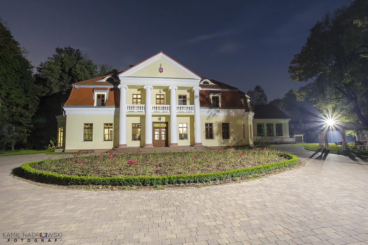 Отель Dwor Slupia Zarzecze  Экстерьер фото